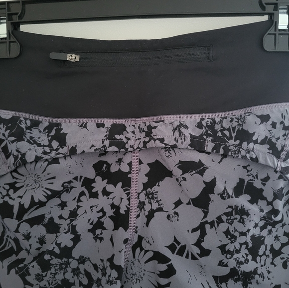 Lululemon Speed up Shorts - Picture 3 of 5